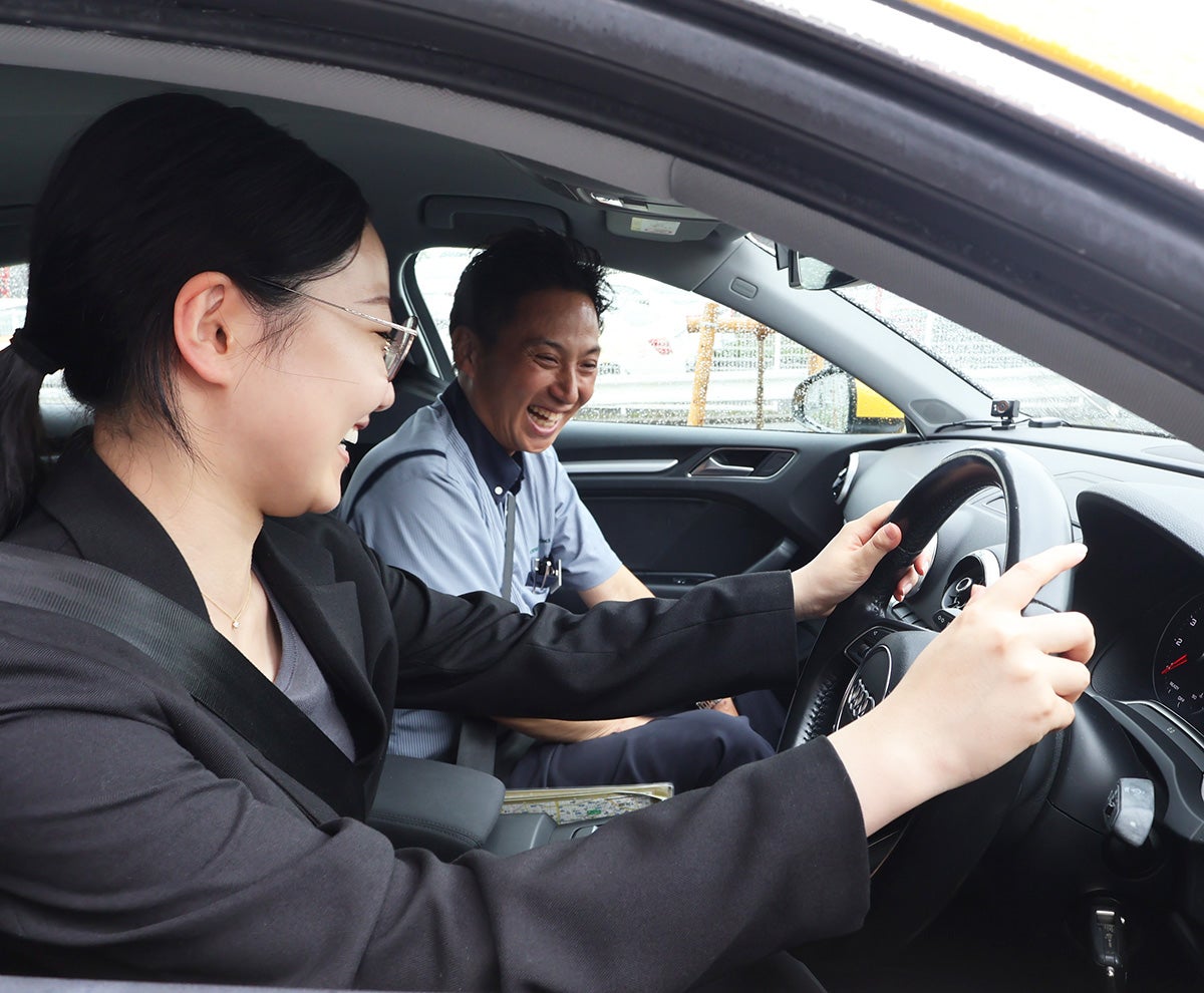 教習車に試乗した。親しみやすい指導員と安心して教習を受けられそうだ（写真は教習イメージです）