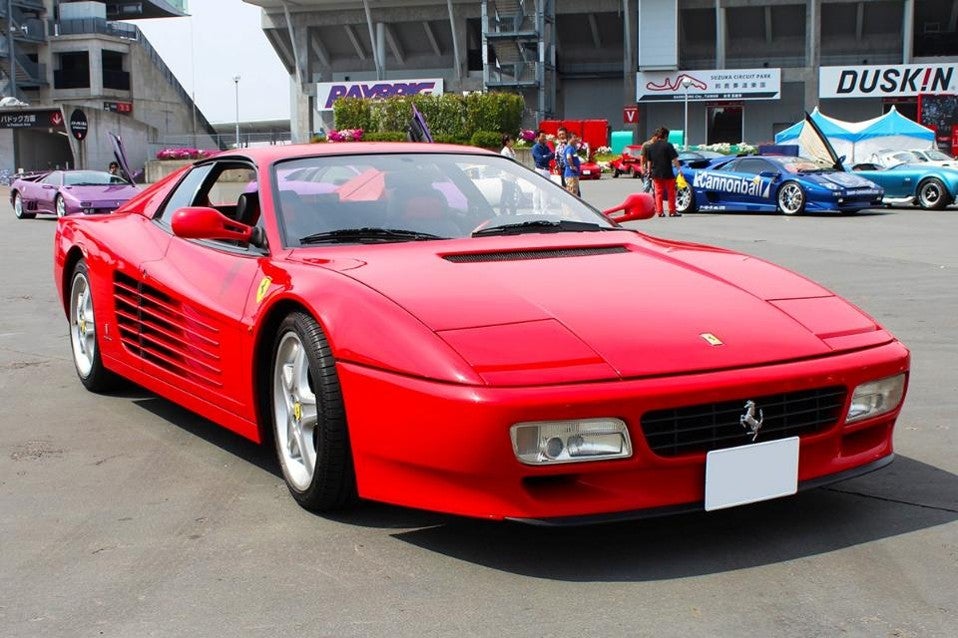 赤いボディと車体側面のスリットが特徴的なフェラーリ テスタロッサ