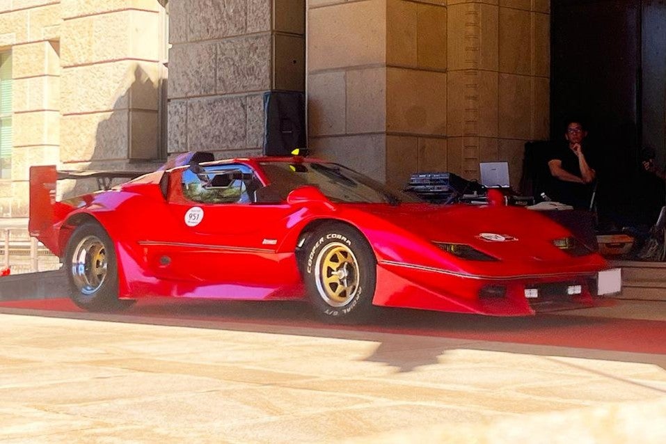 赤と白のボディカラーをまとったパーヴィス・ユーレカ