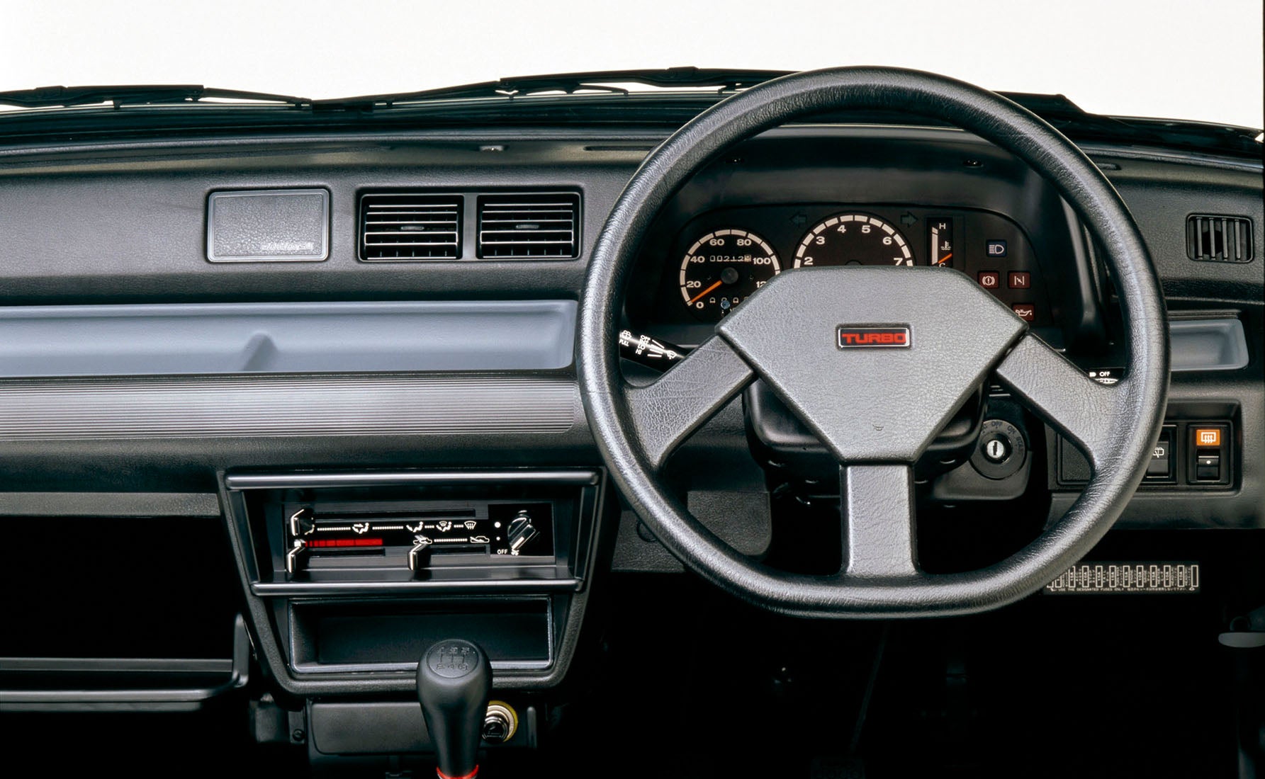 1987年10月に発売された2代目ミラターボTR-XXの運転席まわり