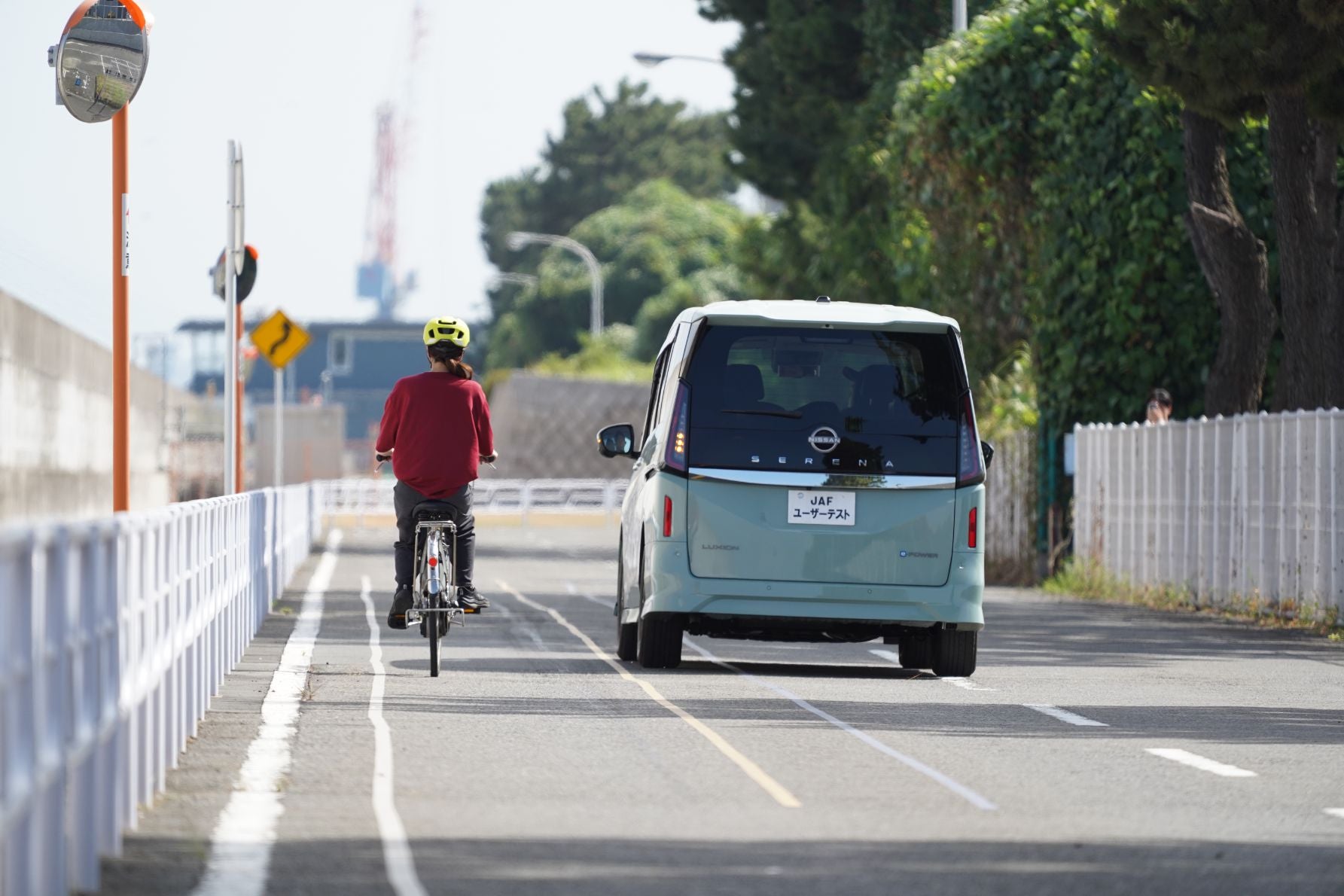 自転車にセンサーを搭載してクルマの側方通過を調査するイメージ写真