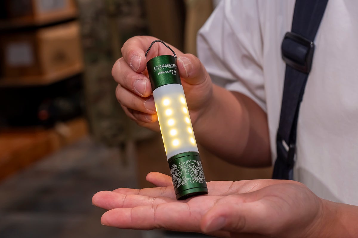 手のひらサイズのコンパクトなLEDランタン