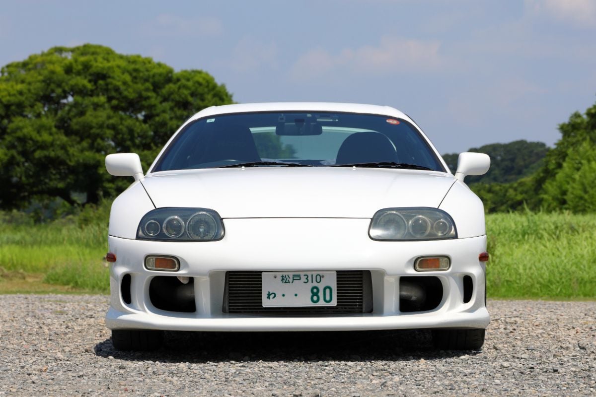 「わ」ナンバーが付いた白のA80スープラ