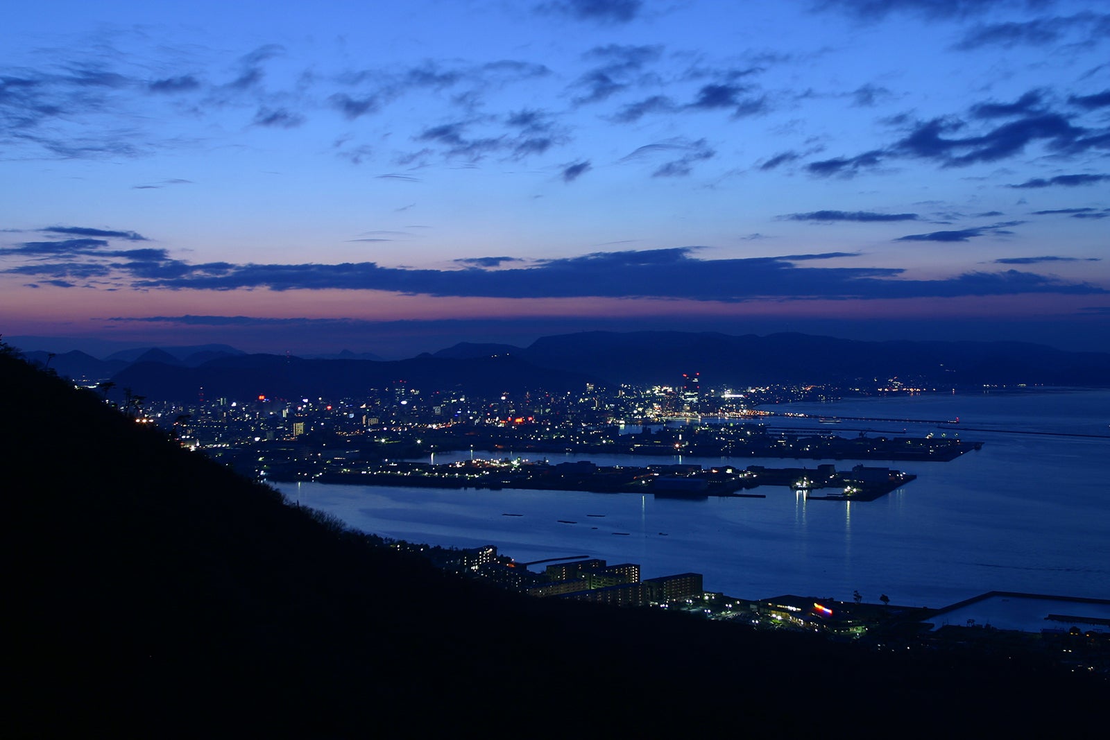 屋島の山頂からは高松の夜景が一望できる。