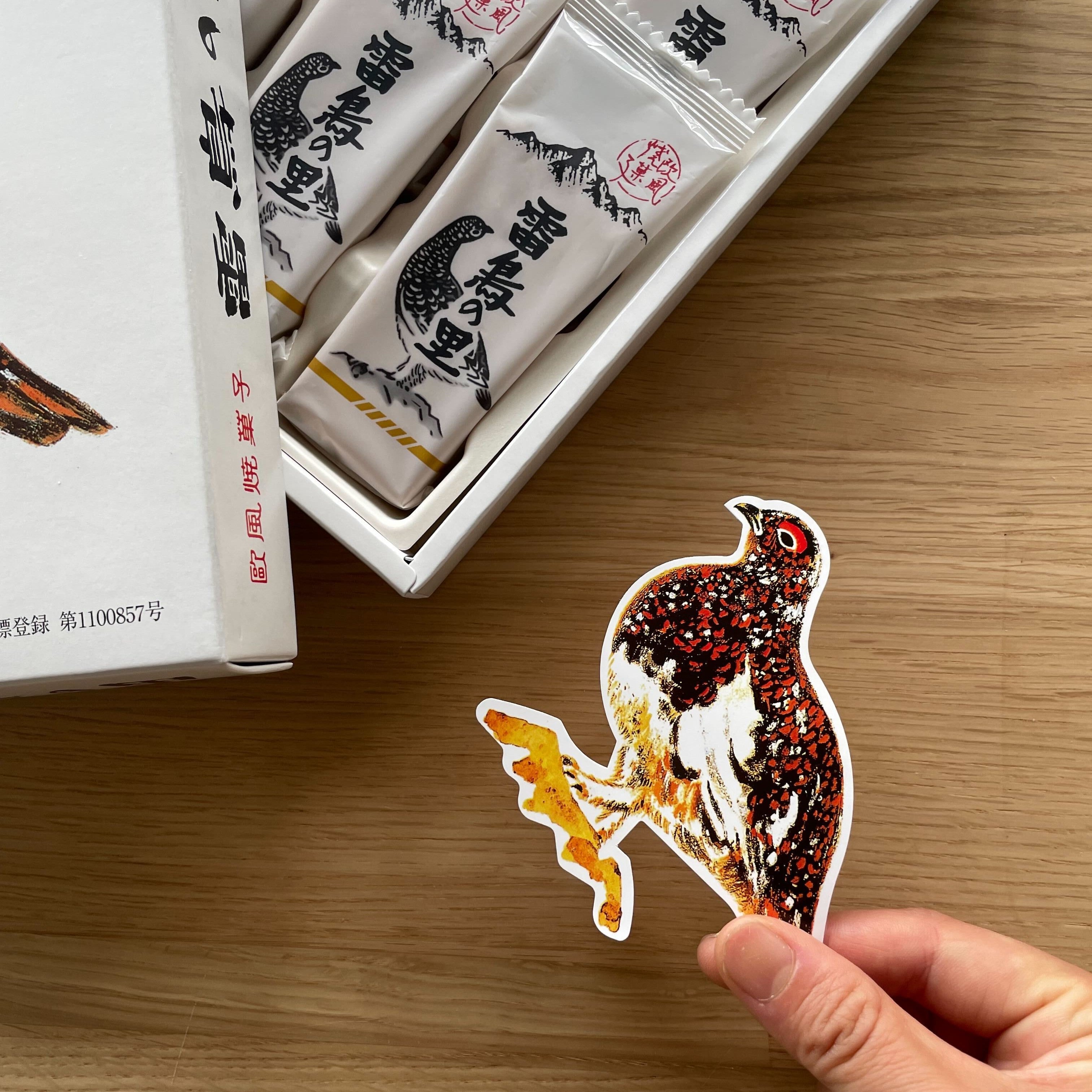 雷鳥は長野の県鳥。箱を開けるとかわいいカードも入っています。