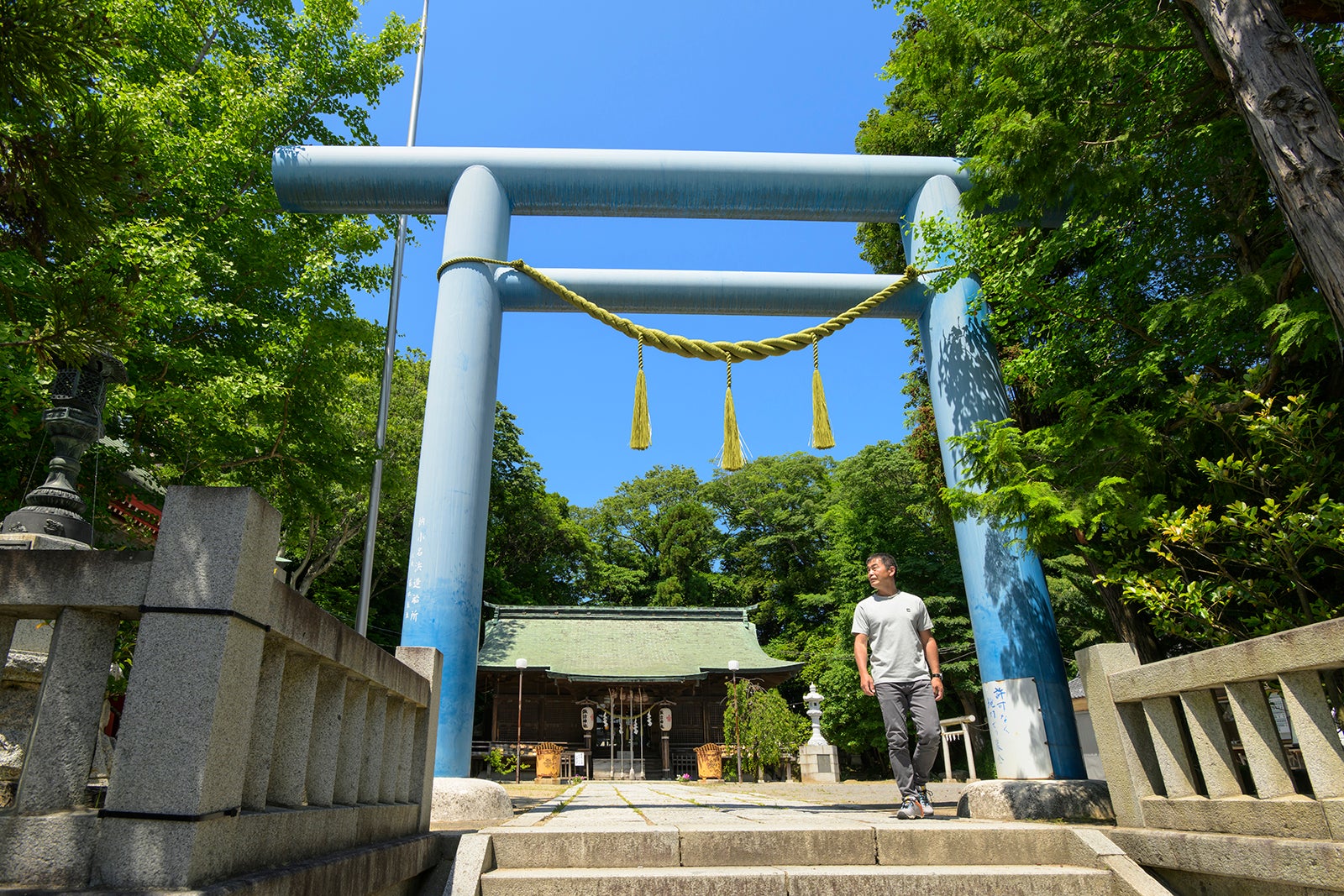 青い鳥居の小名浜諏訪神社