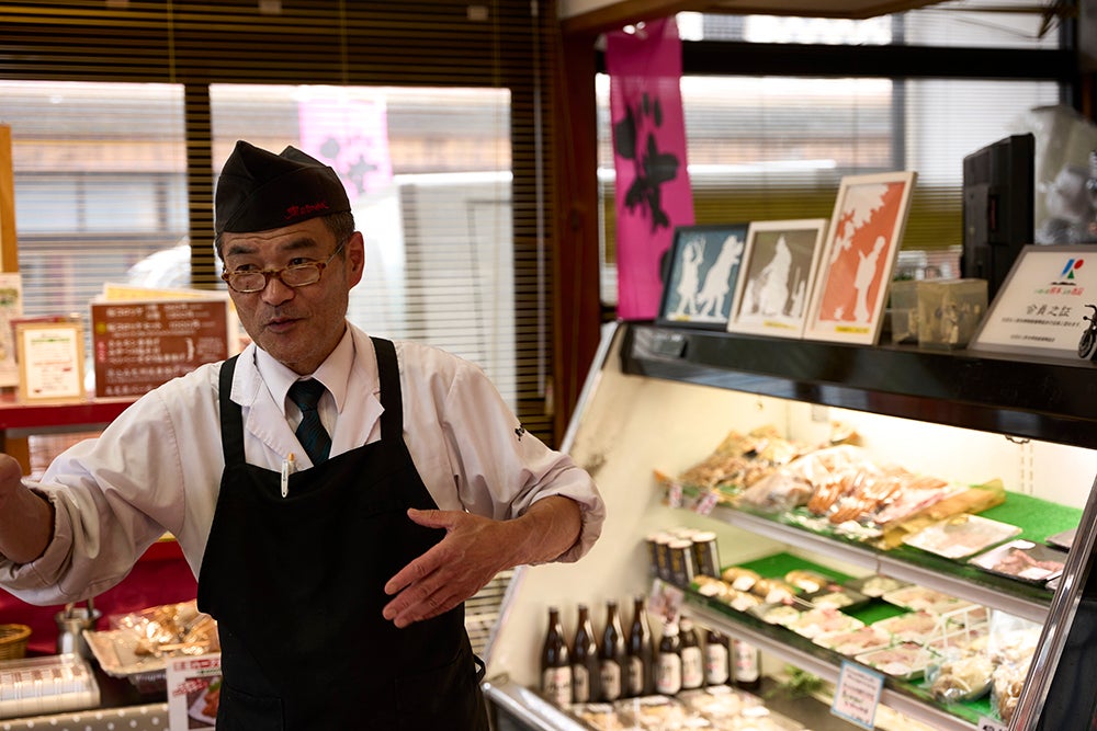 肉のみやべの店主