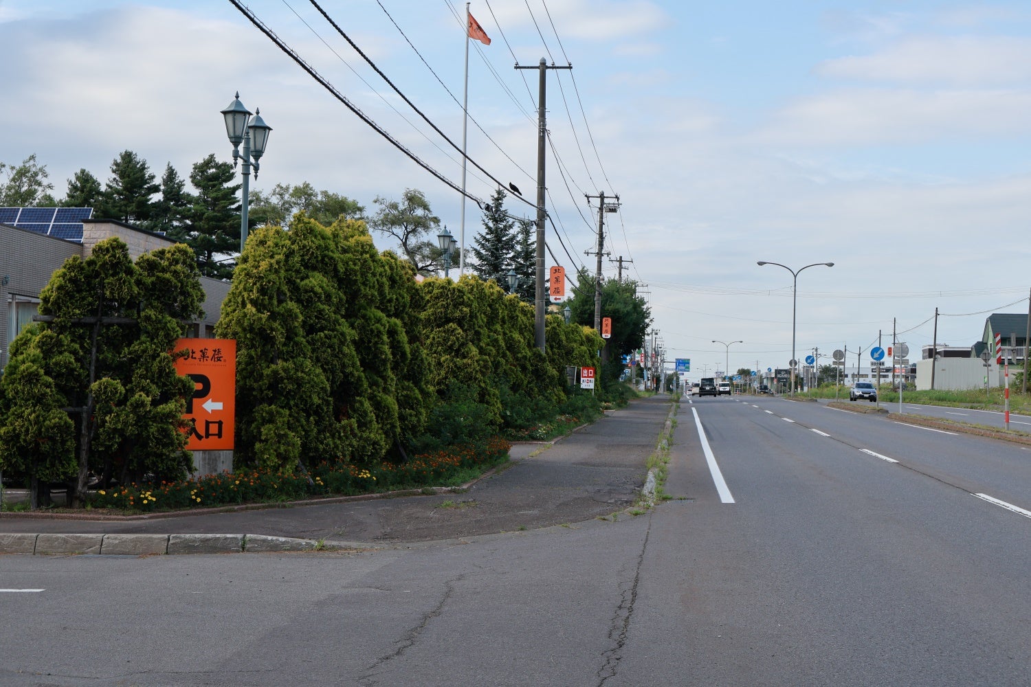 北菓楼 砂川本店の駐車場入口