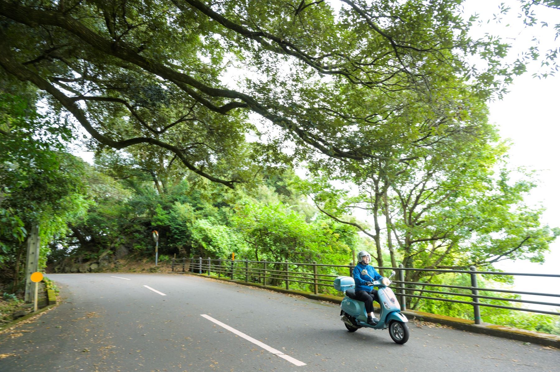 バイク走行する筆者