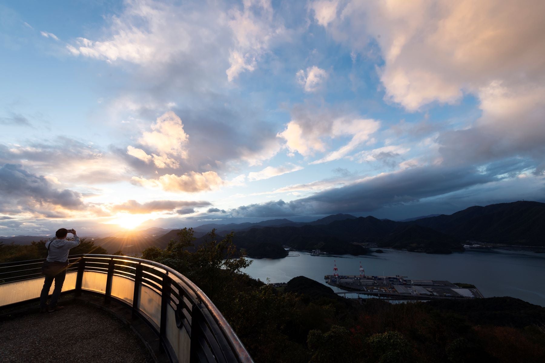 五老スカイタワーの夕景