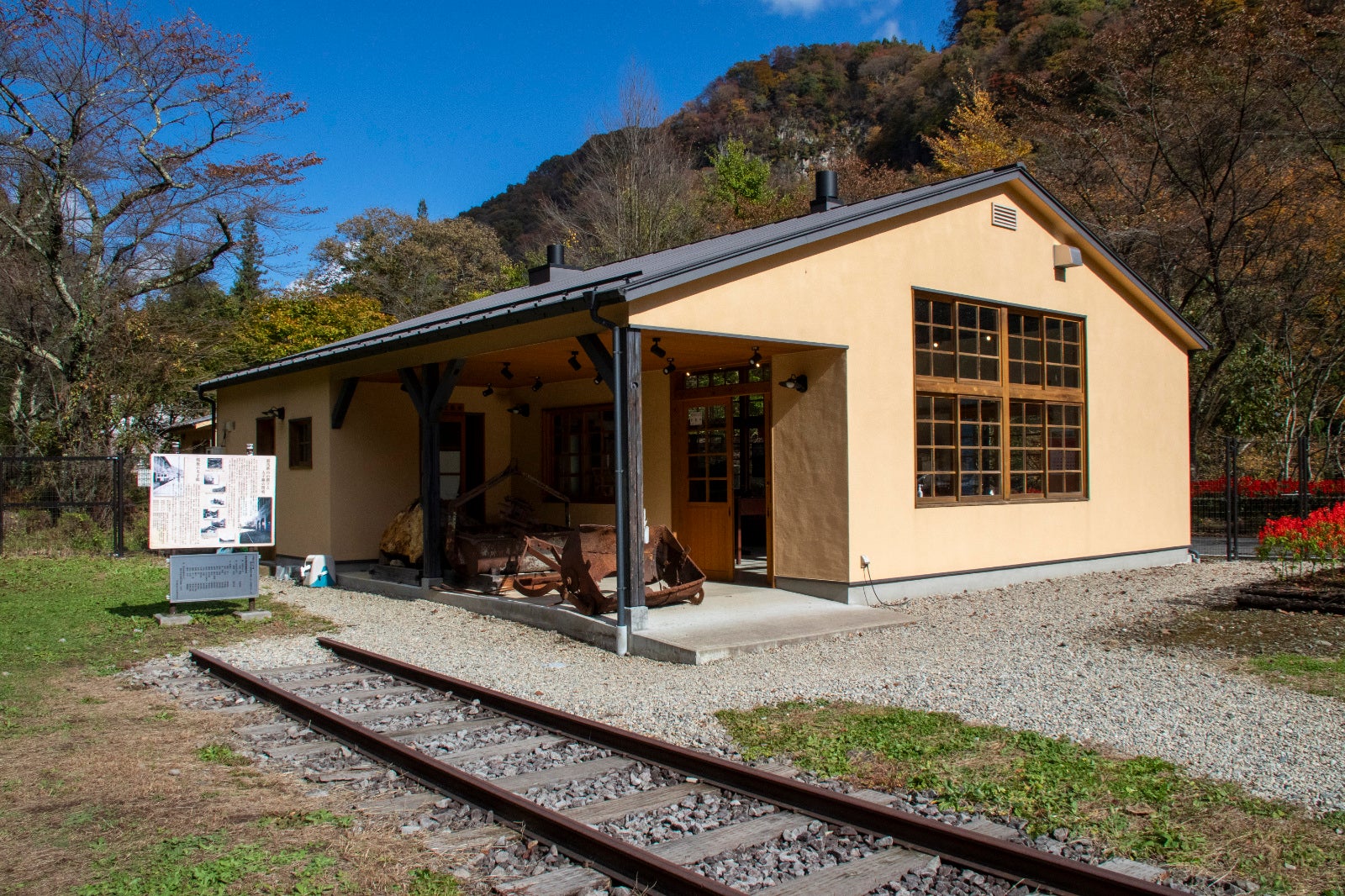 復元された駅舎は博物館として資料が展示されている。貴重な写真から、当時の繁栄もうかがえる