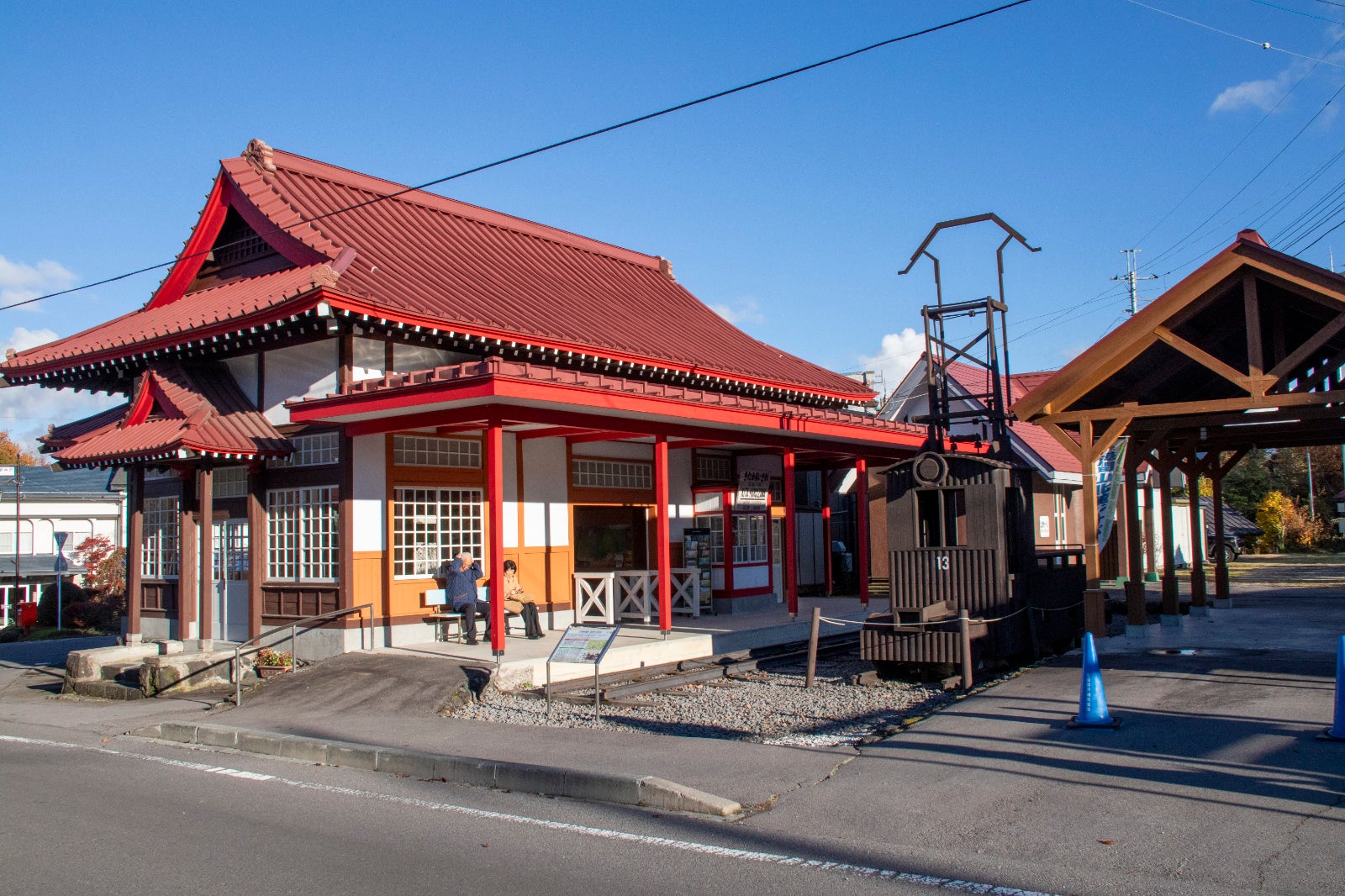 旧北軽井沢駅を模した資料展示施設で、当時の草軽鉄道の雰囲気を再現している