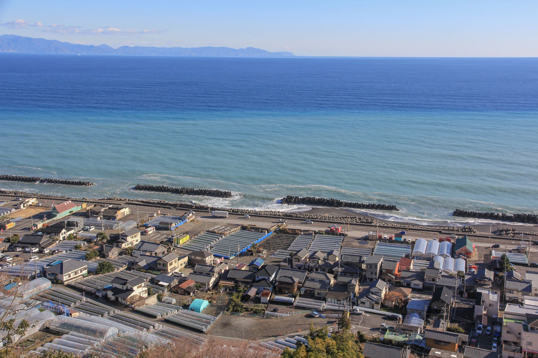 天気が良ければ、駿河湾越しに伊豆半島が見える