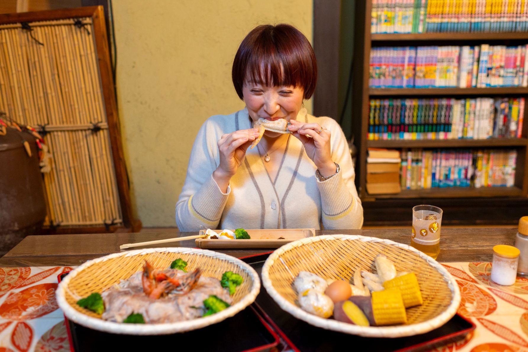 地獄蒸しを食べる人