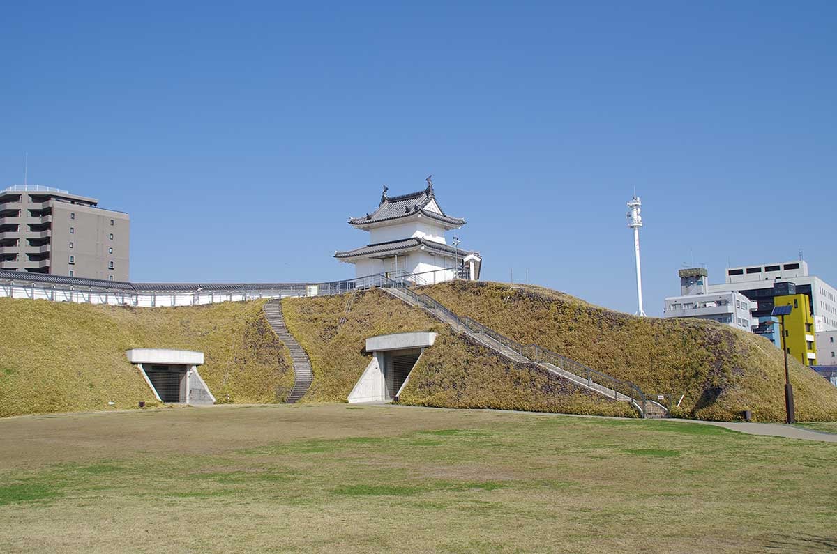 土塁と水堀