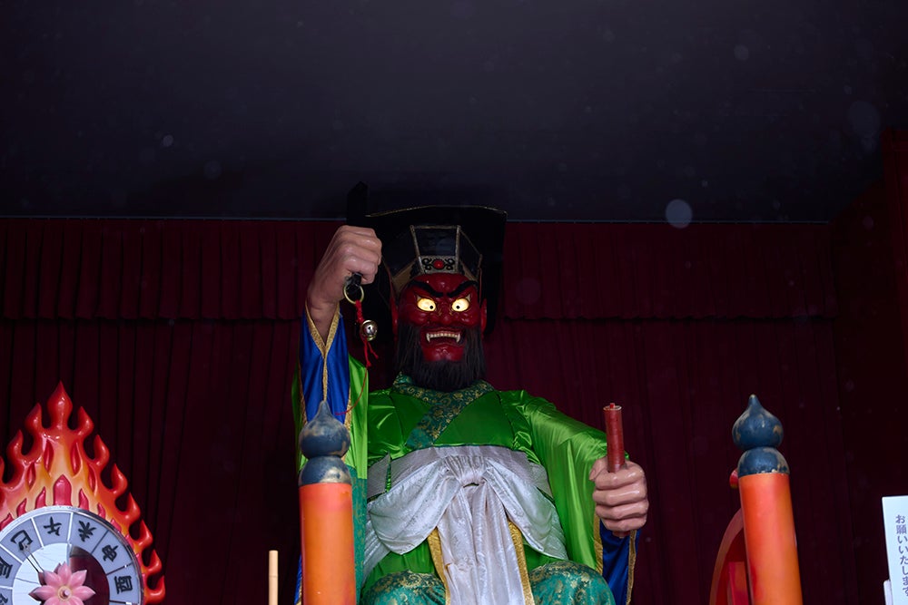 時刻を告げ動き出すからくり閻魔さま