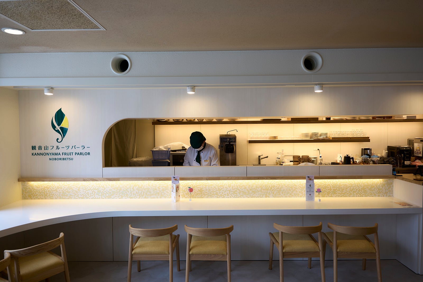 観音寺フルーツパーラーの内観