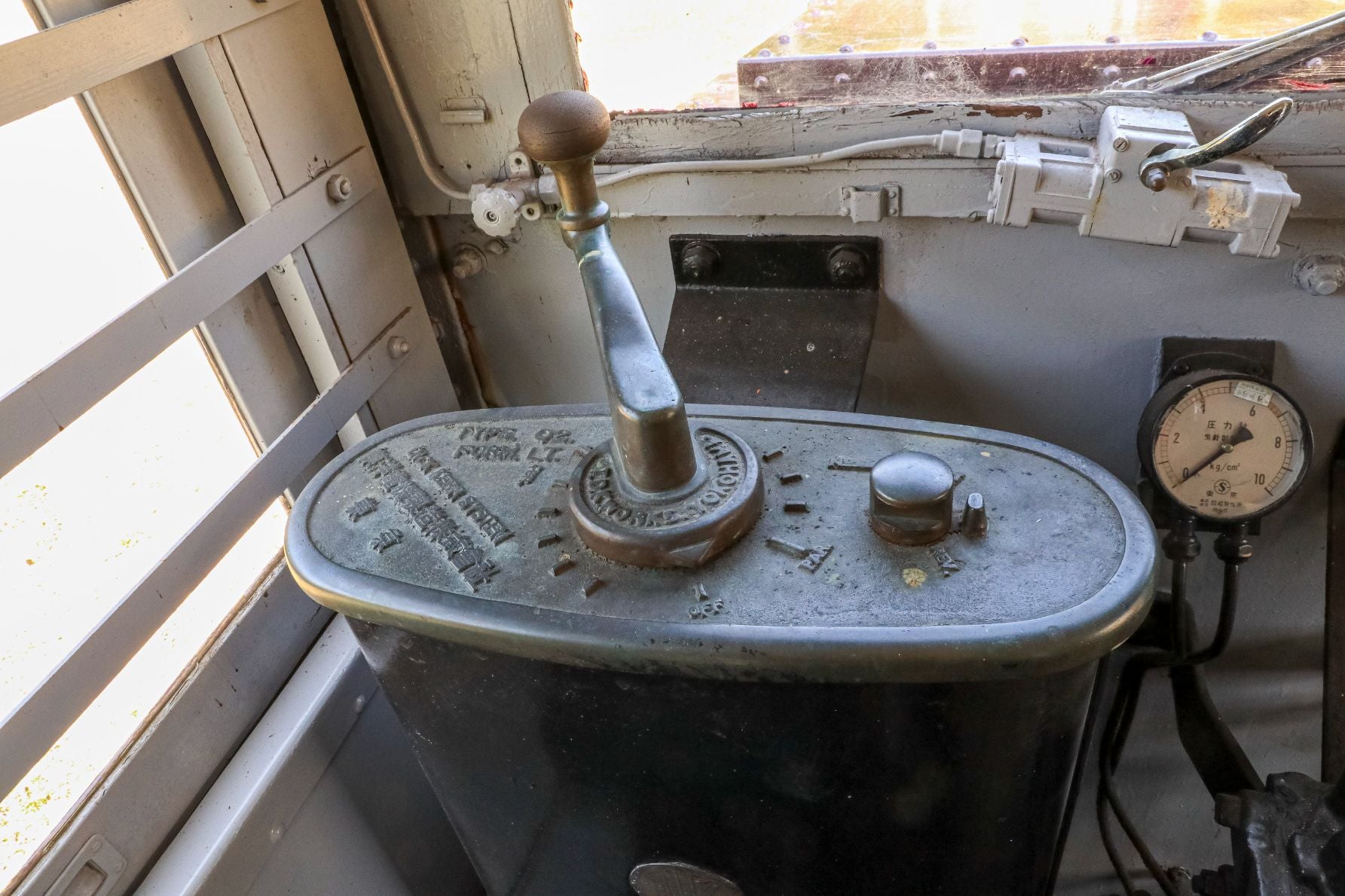 実際に運用されていた運転席まわり。とてもシンプルな造りだ