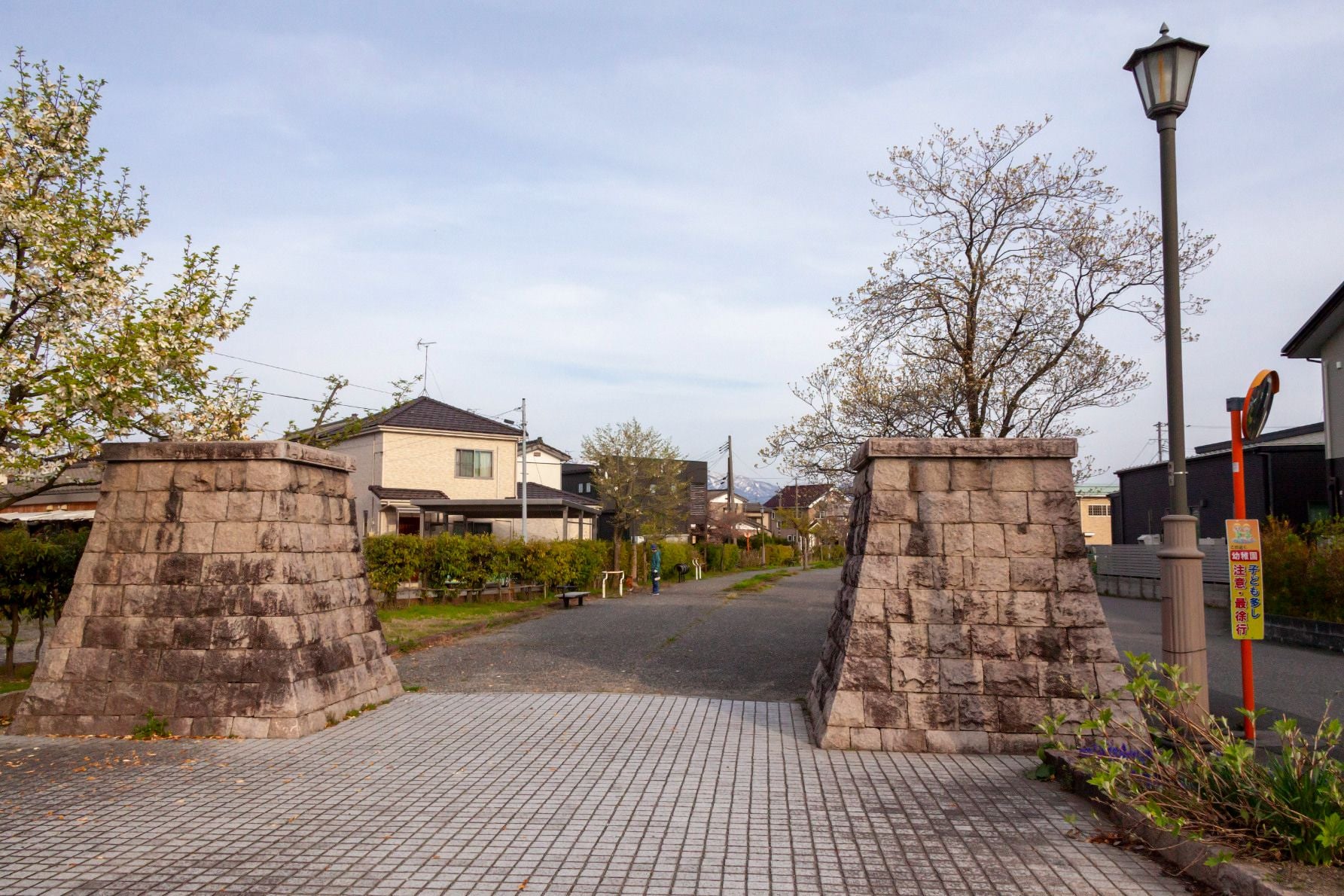 サイクリングロードの起点になっている広場。地元の散歩コースとしても活用されている