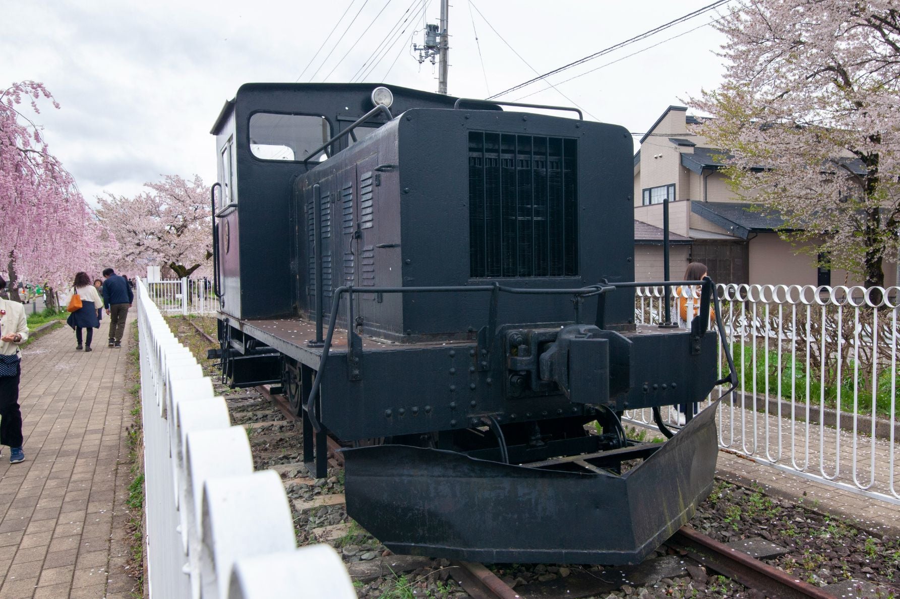除雪機能を備えたディーゼル車の展示もされている