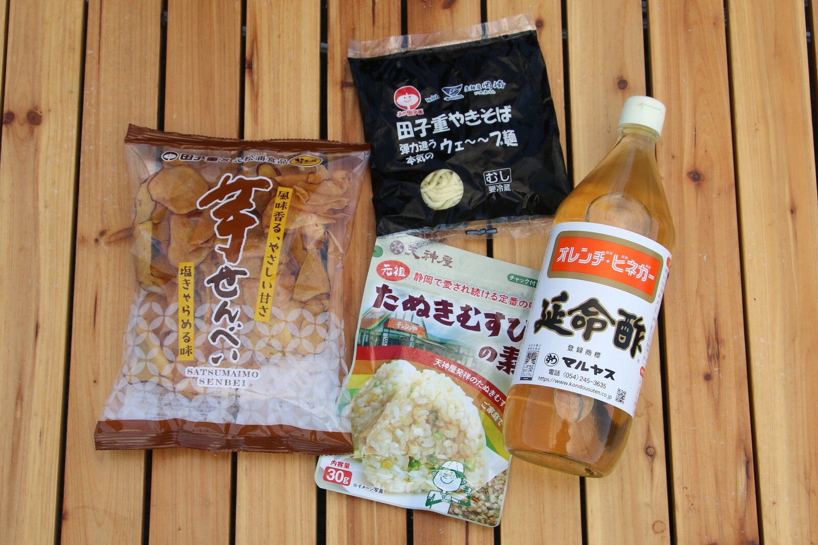 芋せんべい 塩きゃらめる味、やきそば麺、元祖たぬきむすびの素、延命酢の集合カット