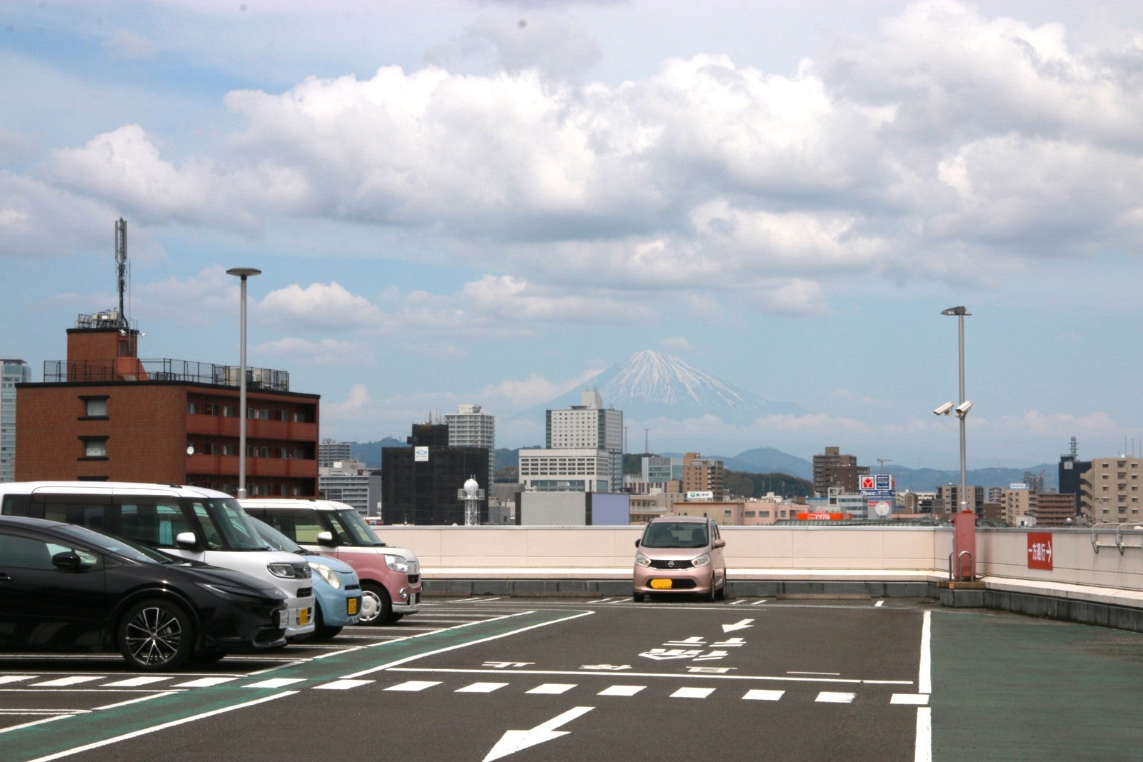 田子重の駐車場から見える富士山