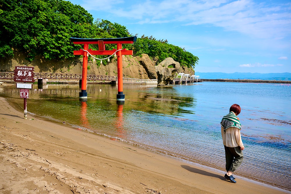 かもめ島の入り口付近にある瓶子岩。ニシン豊漁の伝説があり、江差町を象徴する