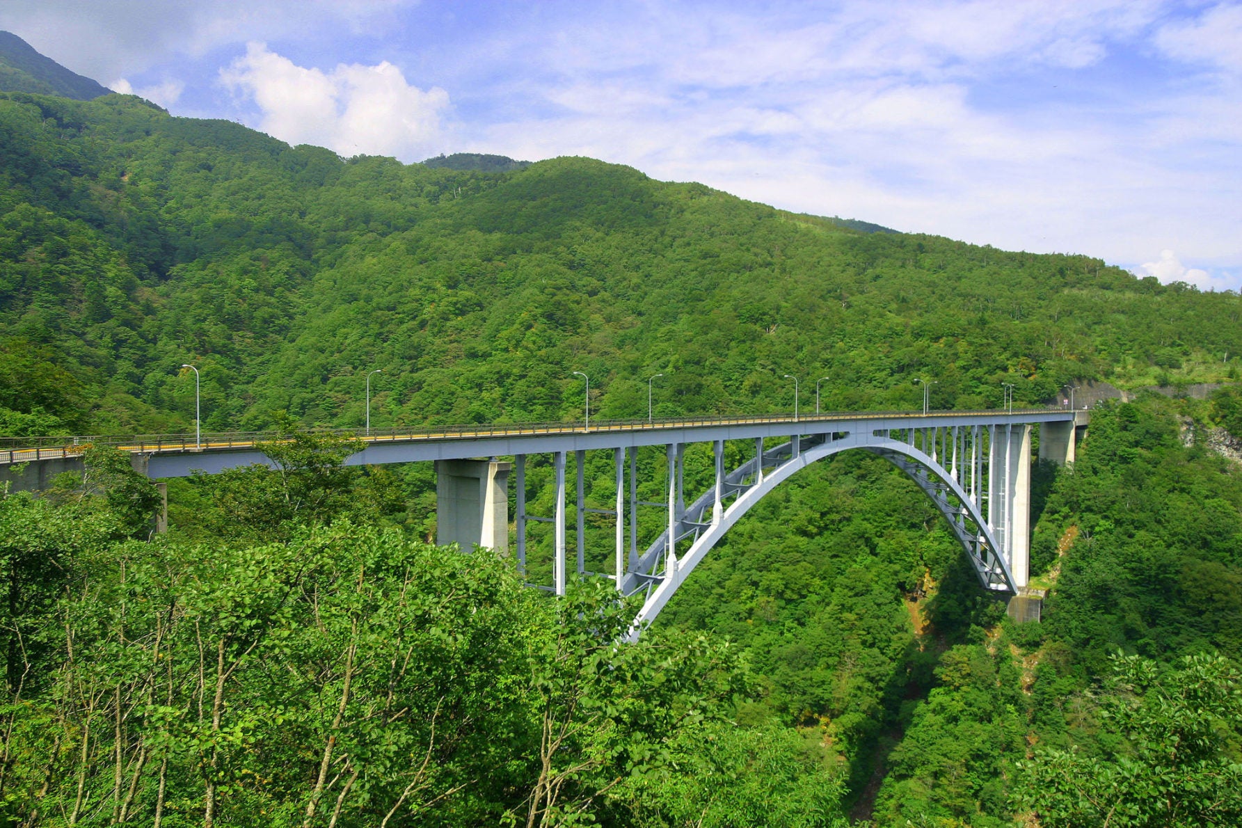 写真3 六方沢橋の前後には駐車場があるので、写真撮影ができる