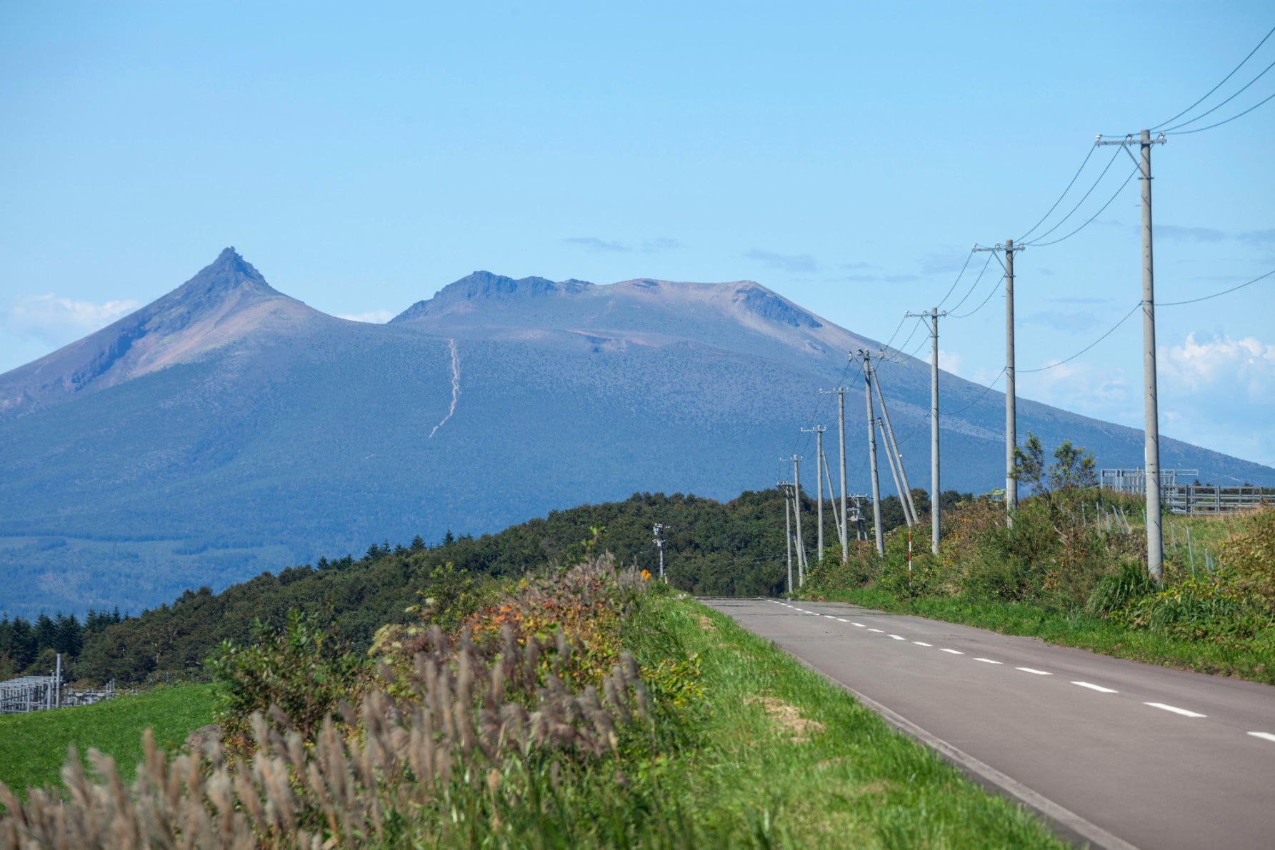 写真2 活火山の北海道駒ヶ岳を望むポイントもある。登山コースとしても有名で、夏季のみ入山可能だ