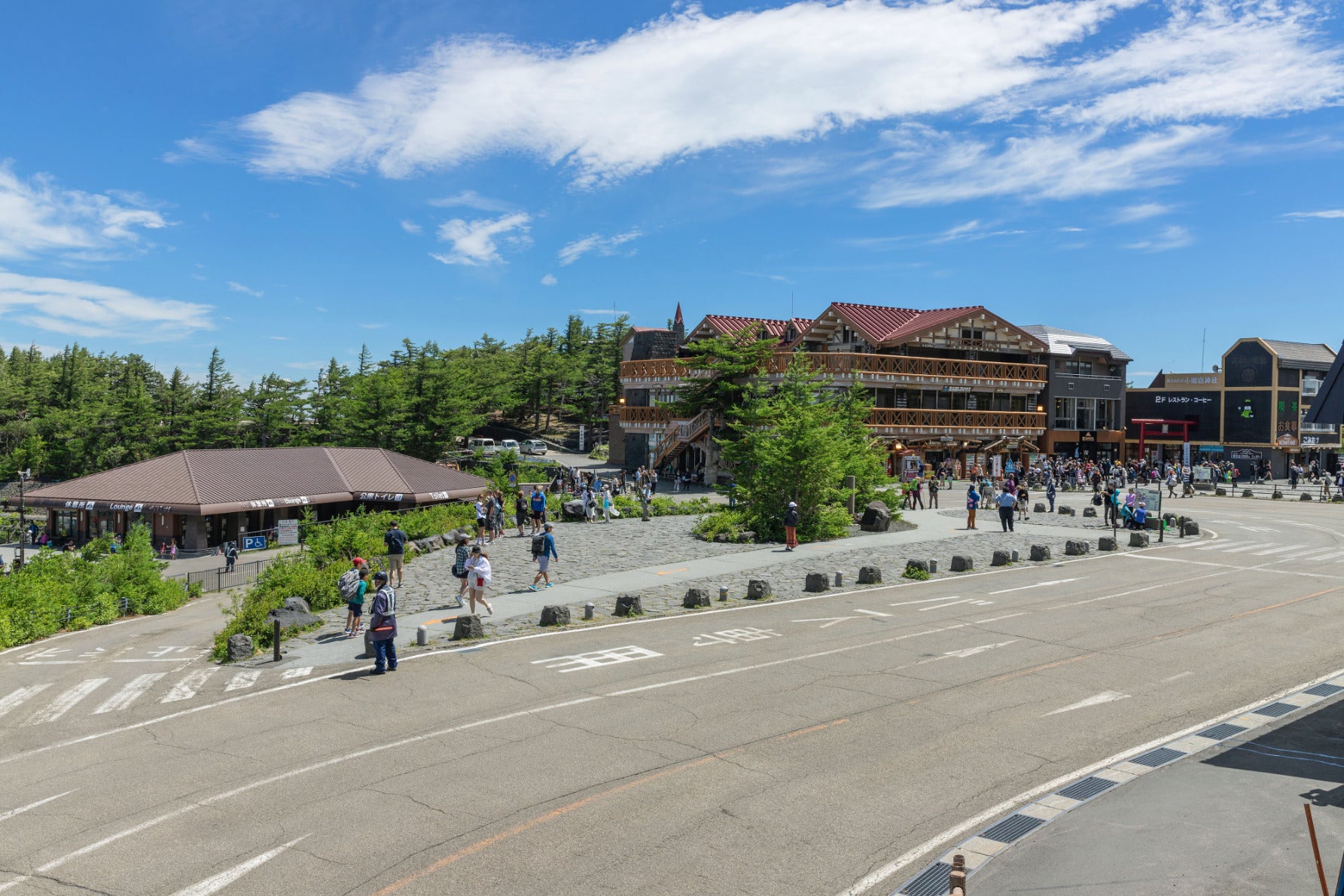 写真3 富士登山吉田ルートのスタート地点であり、また富士山観光の拠点としても非常に人気の高い富士山五合目