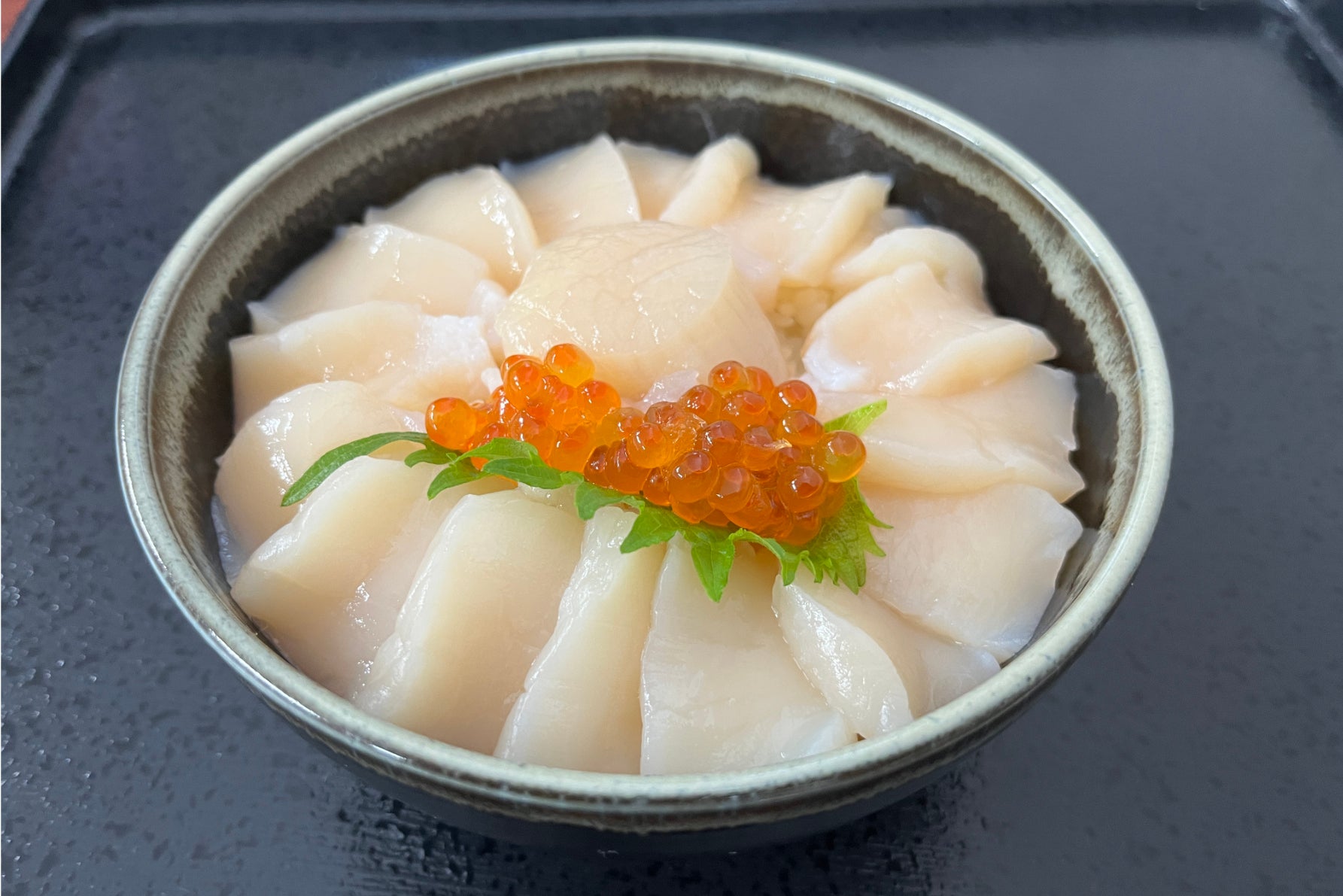 猿払産の生ホタテたっぷりの「ほたて丼」