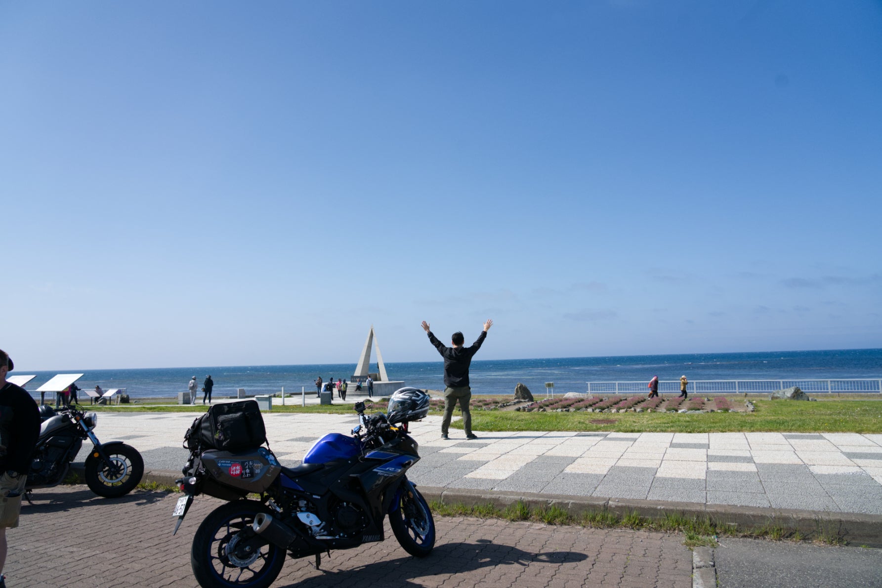 宗谷岬には多くの観光客やツーリングライダーが訪れていた