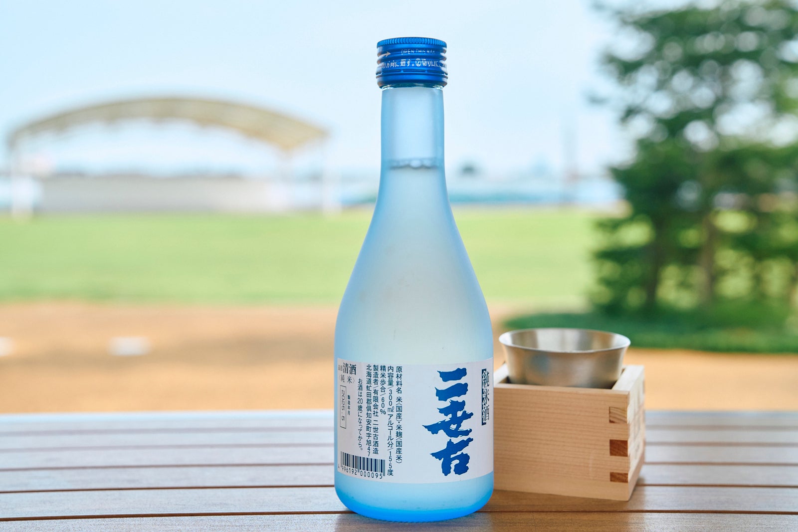 二世古純米酒の瓶と升