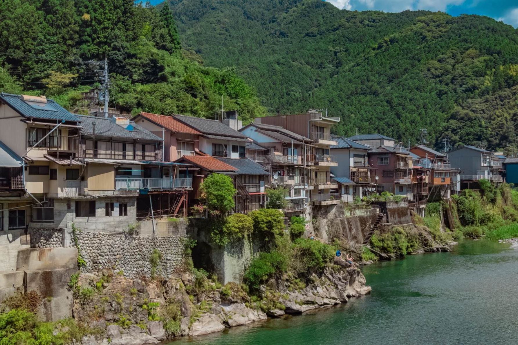 川岸に建物が並ぶ姿がたまらない