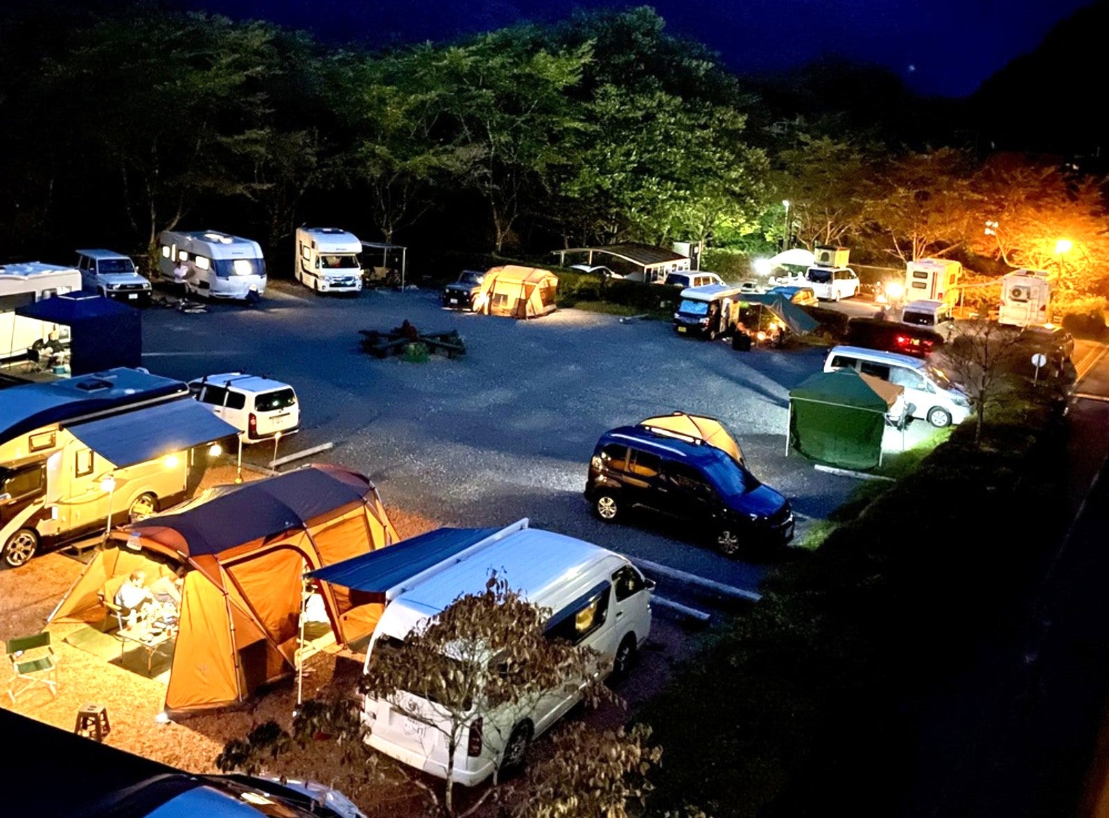 RVパーク Annex 道志の夜のサイト風景