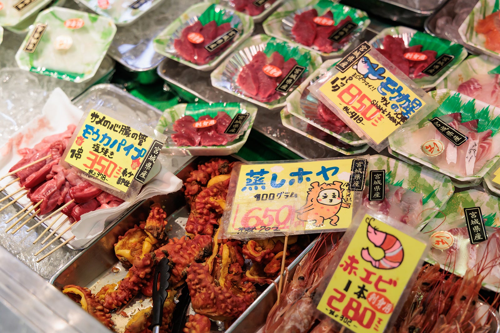 こがね海産物店に並ぶ海の幸