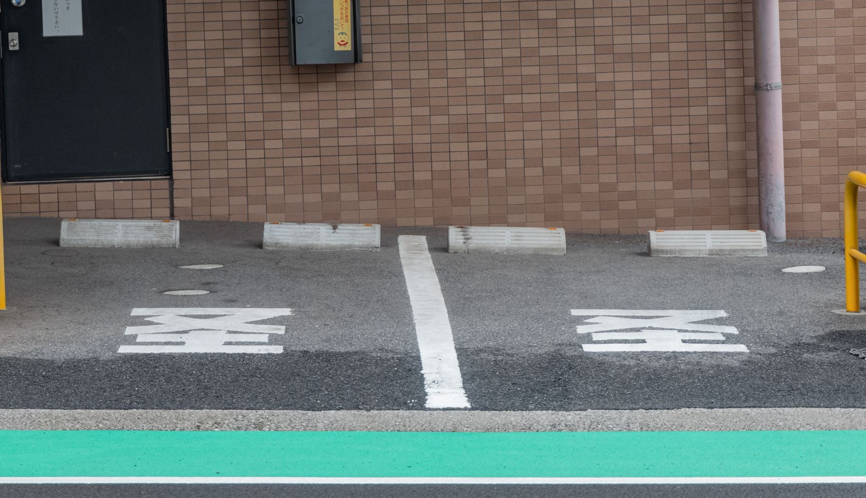 「軽」の略字