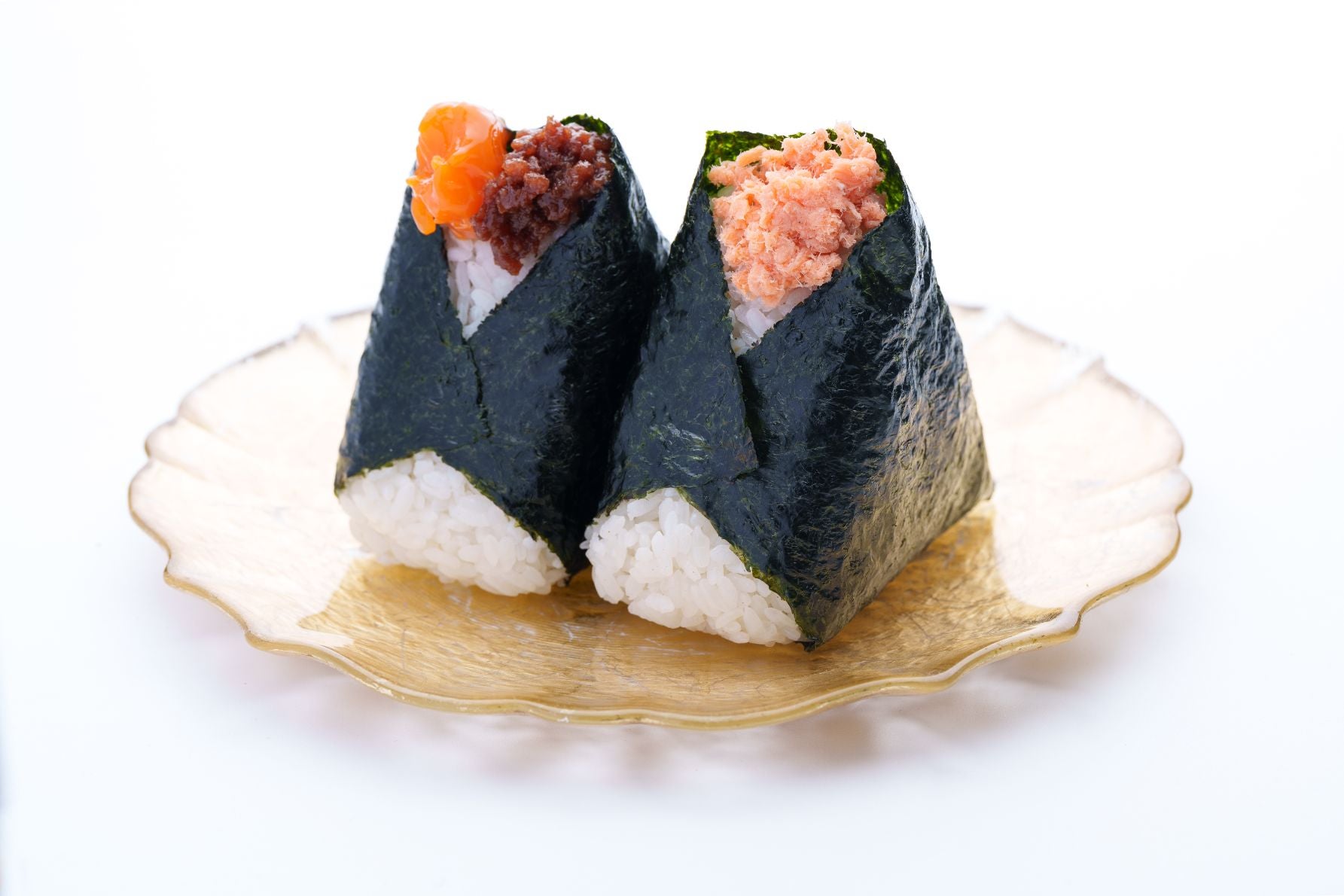 おにぎりこんが「卵黄の醤油漬け＋肉そぼろ」１個 600円、「しゃけ」１個 390円