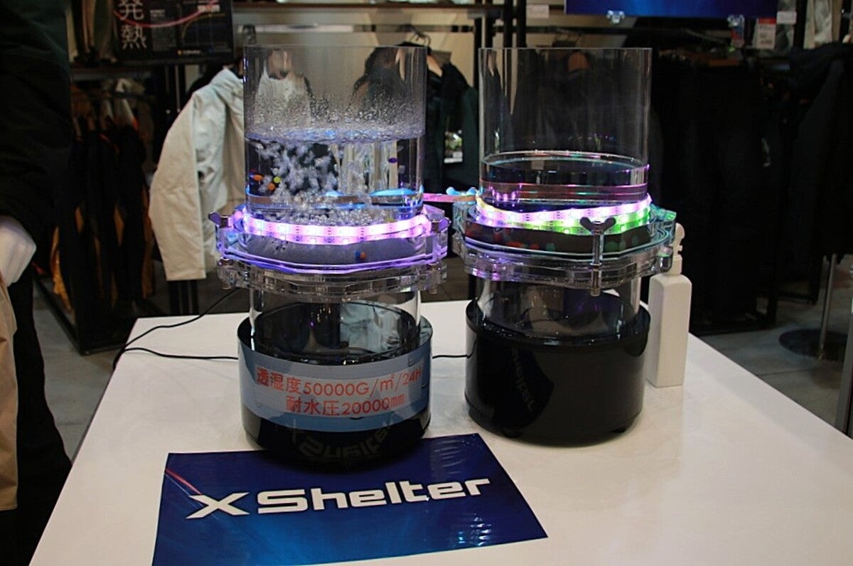 生地の透湿性などを計測する機械