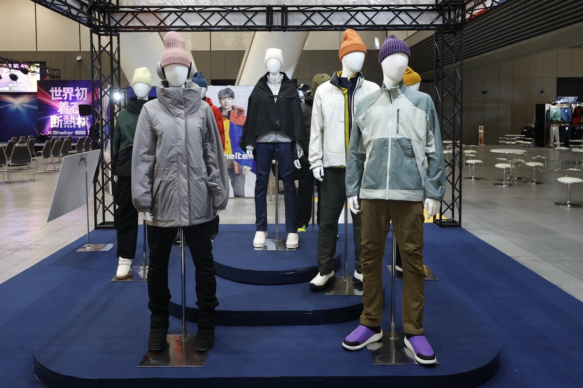 ワークマンのウエアを着たマネキンの集合写真