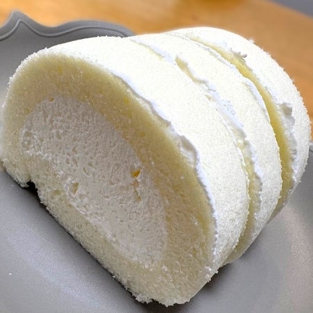 清川屋のスイーツ「ほわいとぱりろーる」