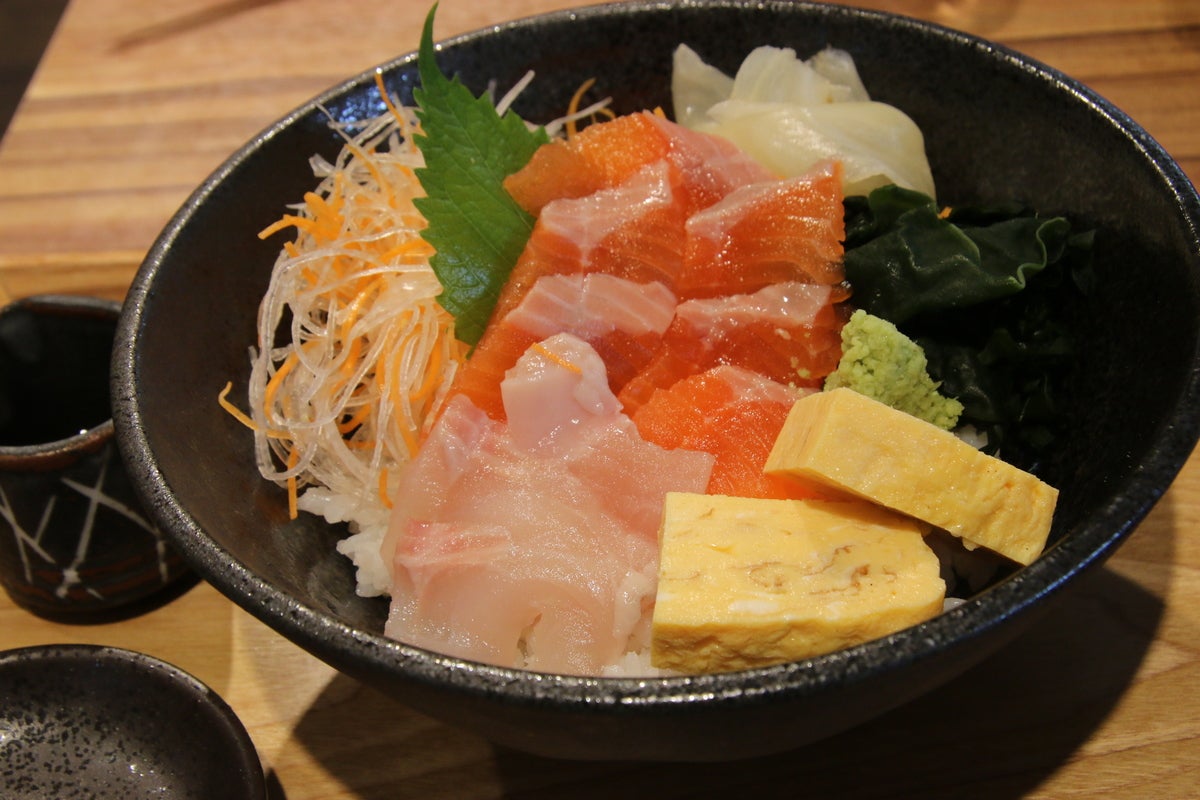 信州サーモンと大王イワナの「大石川丼」の寄り写真