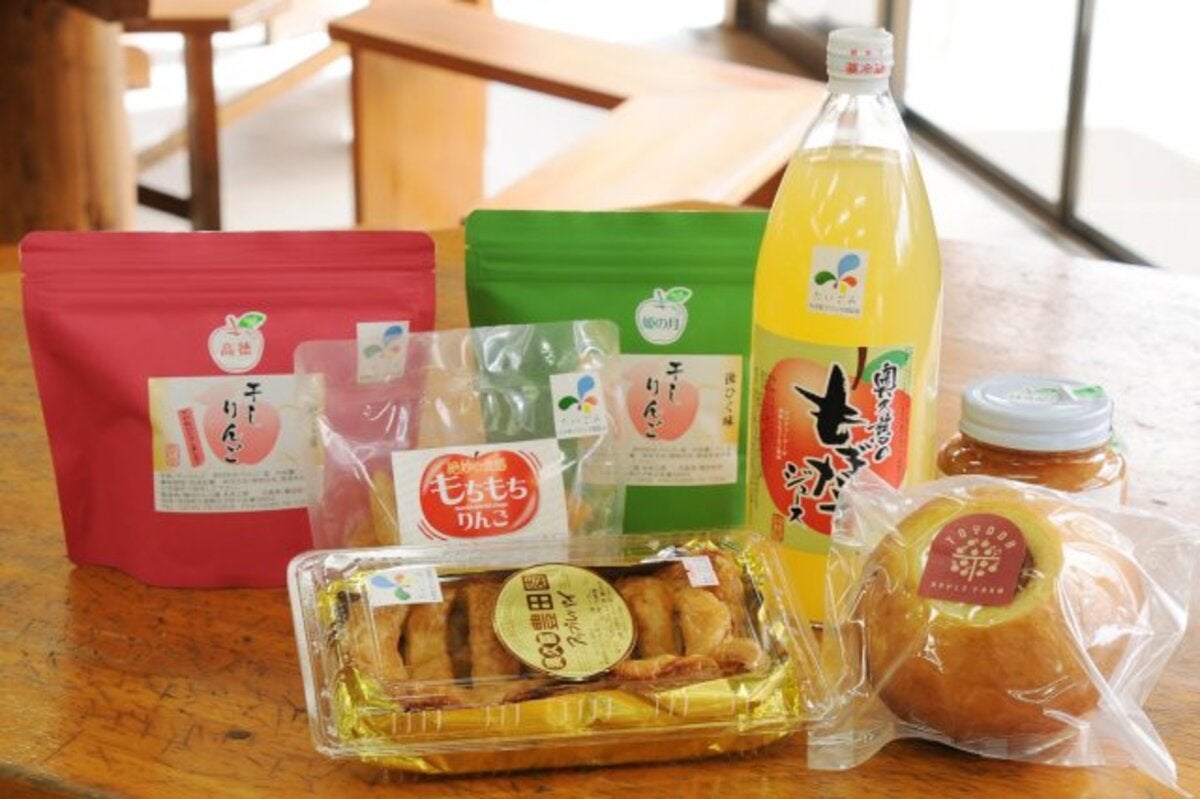 アップルパイやリンゴジュースなどリンゴを使った加工品の集合写真