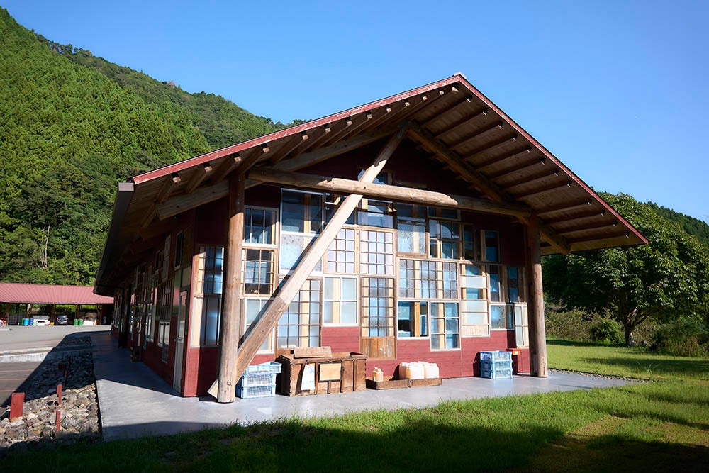 上勝町ゼロ・ウェイストセンター"WHY"の建物