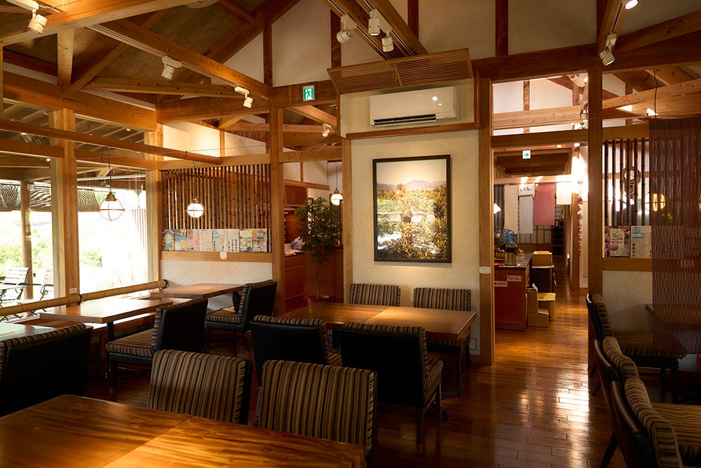 阿波地美獲あおきの店内