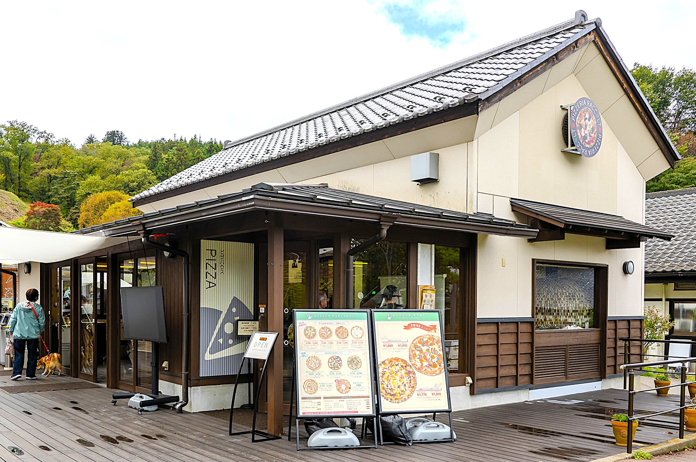 ピッツェリアラコルトの外観