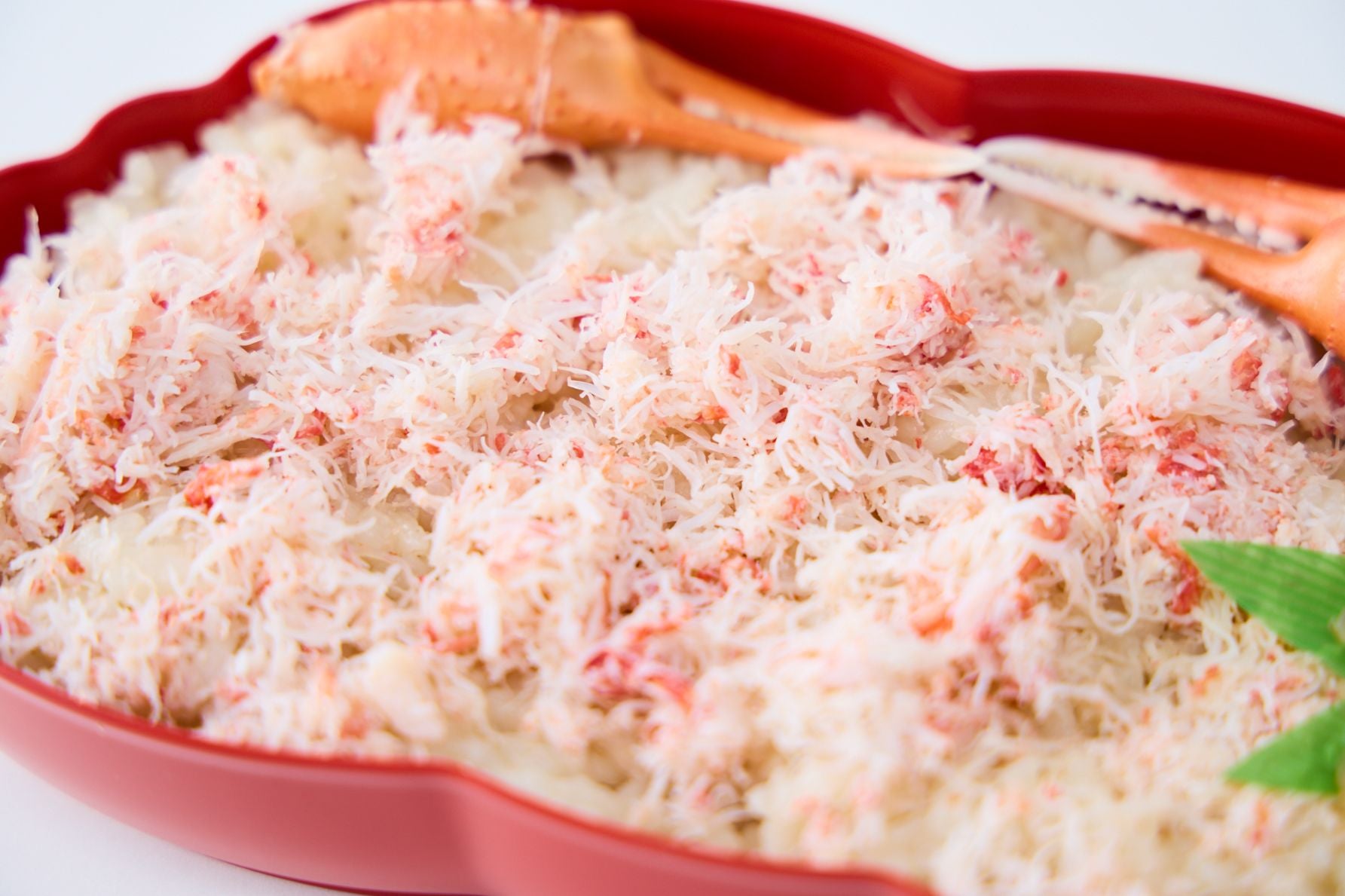 東京駅で買いたい駅弁5位、アベ鳥取堂の山陰鳥取かにめし。かにみそで炊き込んだご飯に紅ズワイガニのほぐし身を盛り付け