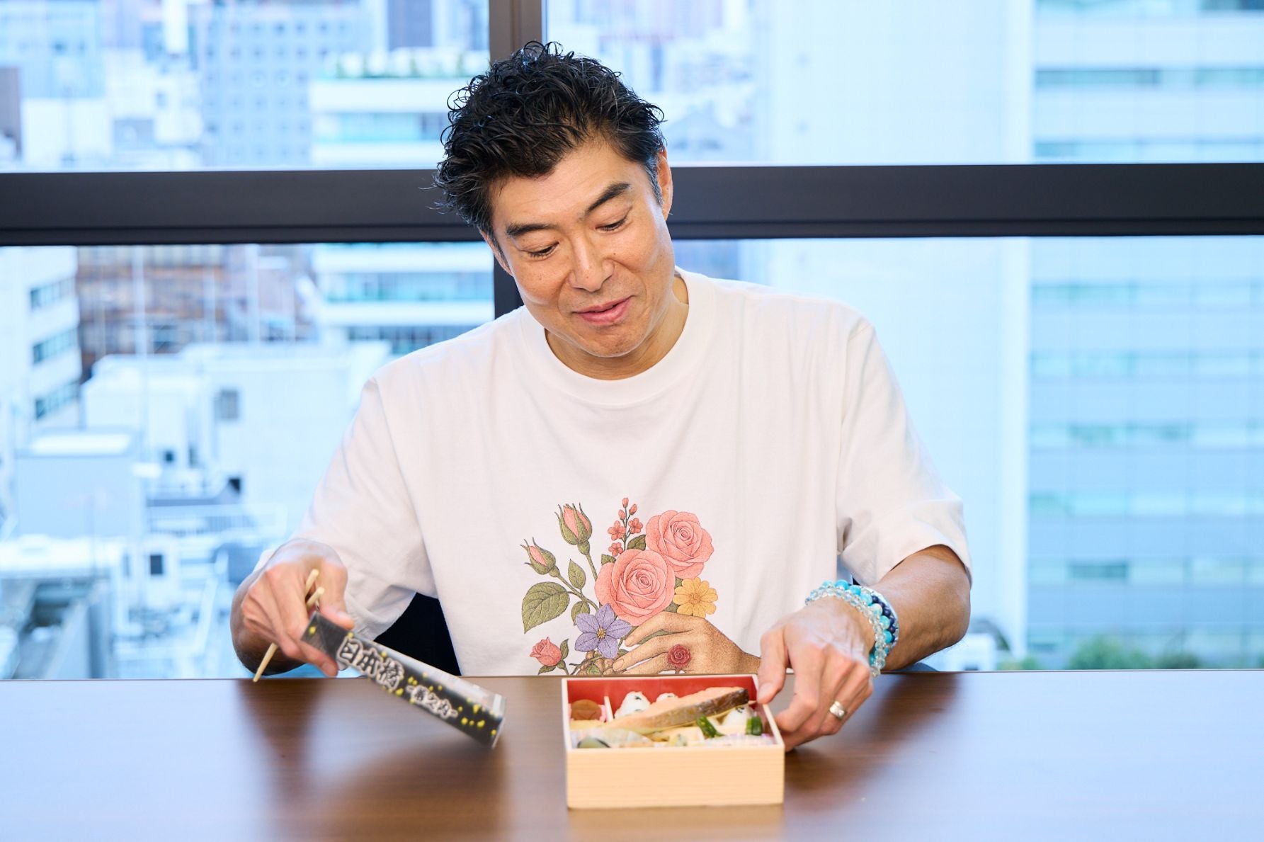 ボリューム感があり、ずっしり重いのが特徴の駅弁「日本橋 幕の内」。天ぷらや煮物など手作り感のあるおかず