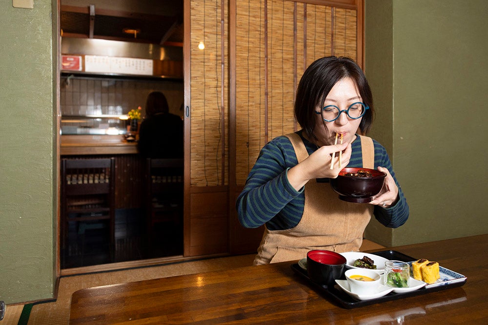 香ばしい香りが食欲をそそる、伊勢鰻を楽しむ筆者
