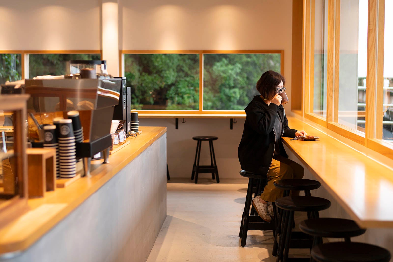 伊勢湾の絶景が見えるBon Tin café 禊のカウンター席